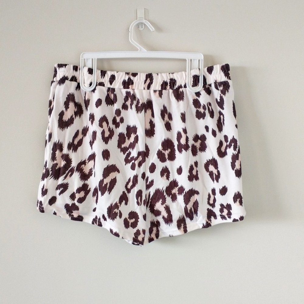 Last One Size large! Leopard Print V Neck Loungewear Shorts + Top - Picture 7 of 10